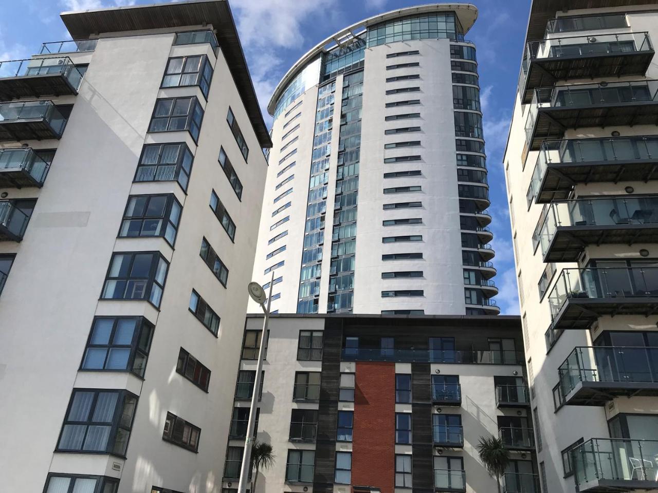 Meridian Quay Apartments, By Jsw Short Stay Swansea Extérieur photo
