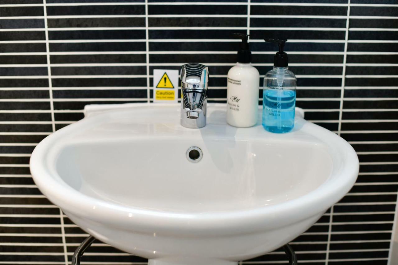 Meridian Quay Apartments, By Jsw Short Stay Swansea Extérieur photo