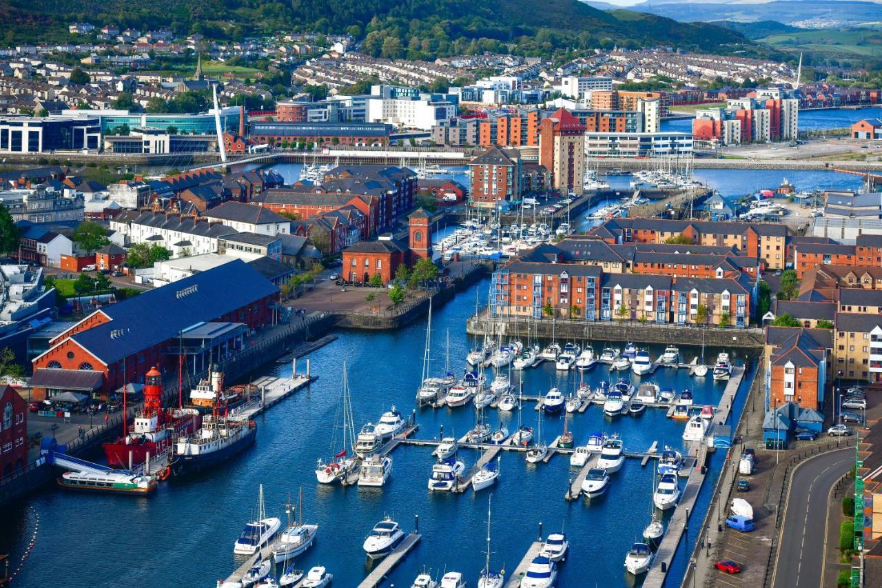 Meridian Quay Apartments, By Jsw Short Stay Swansea Extérieur photo