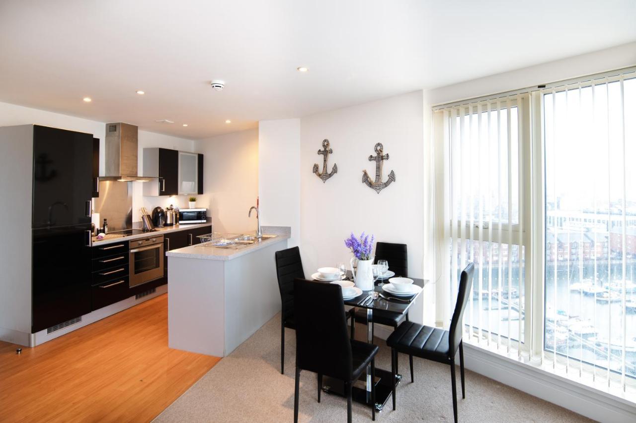 Meridian Quay Apartments, By Jsw Short Stay Swansea Extérieur photo